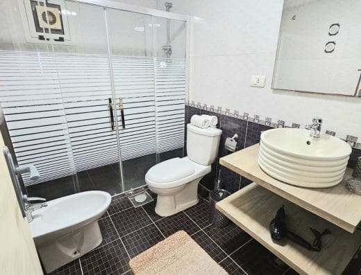Foyer for Rent Girls Only | Private Bathroom | Excellent Location